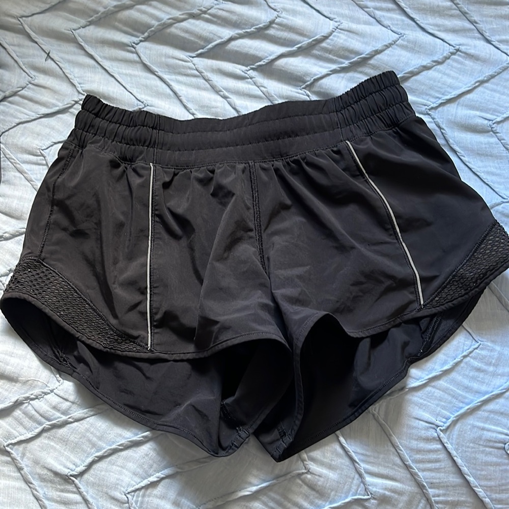 Lululemon Hotty Hot Shorts Black with reflective sides